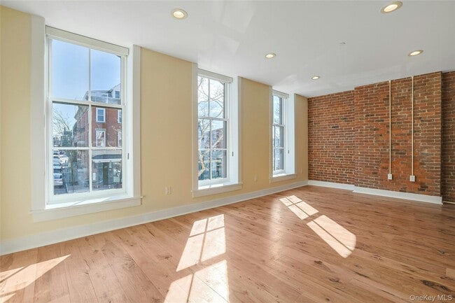 Building Photo - 19 Main St