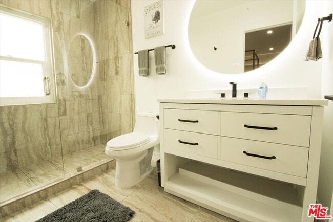 Building Photo - 9042 Phyllis Ave