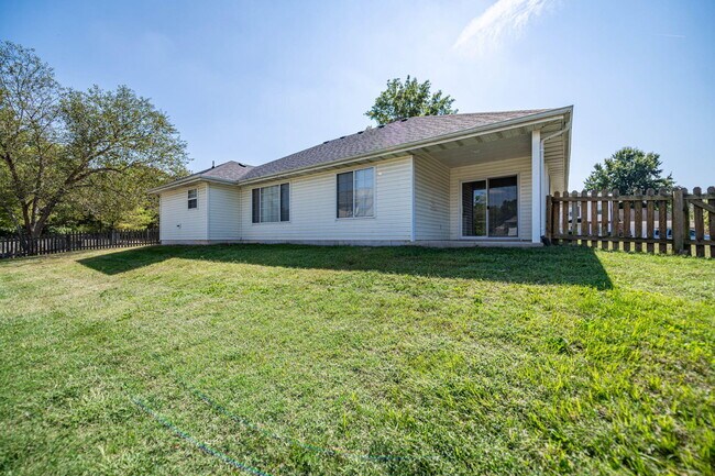 Building Photo - 709 Campusview Dr