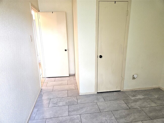 Building Photo - 8215 Summer Quail Dr