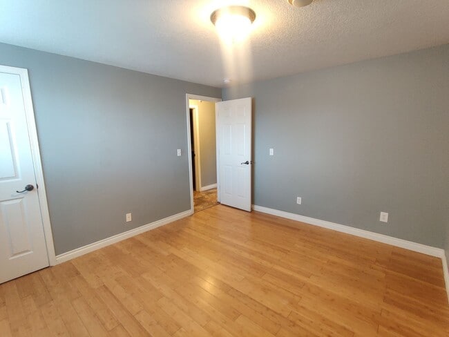 Building Photo - Updated Condo in West Richland