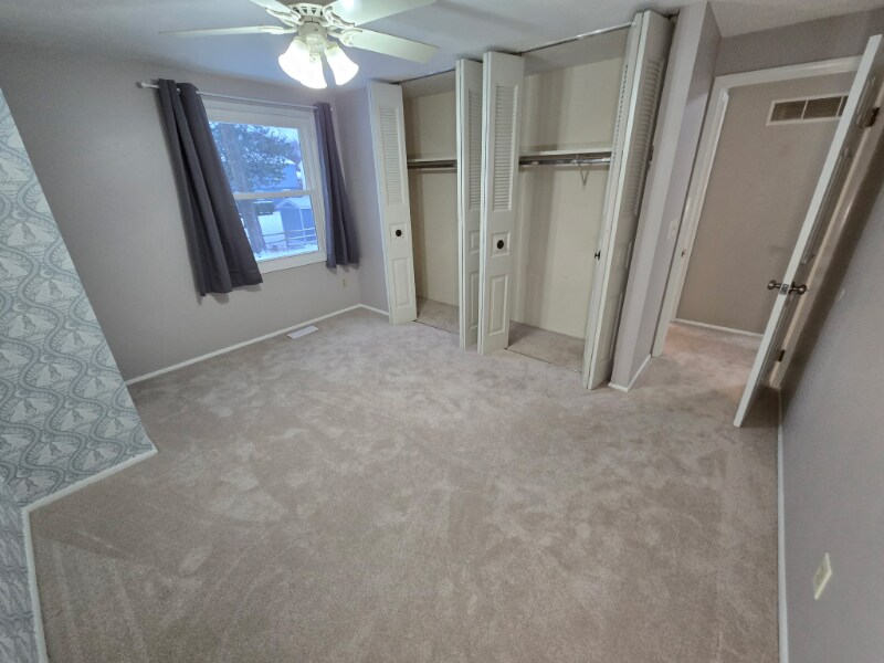 Building Photo - 3842 Farmbrook Dr