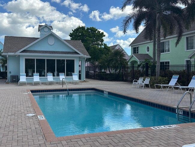 Building Photo - 1687 SE Pomeroy St