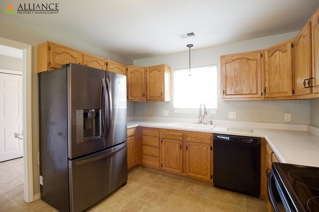 Building Photo - Beautiful 4 Bedroom - 2 Bath Home Close to Flint Hills Christian School!