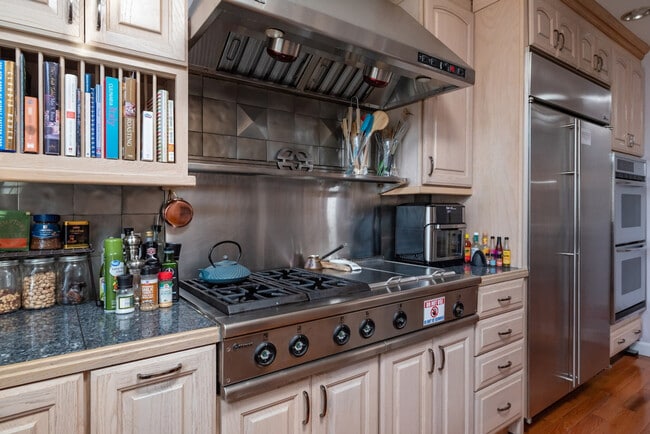 Building Photo - 152 Central Ave