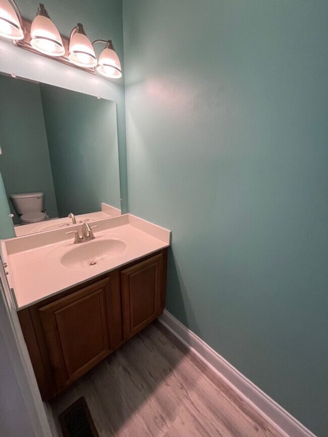 Building Photo - Lovely Home in the Love Grove subdivision!