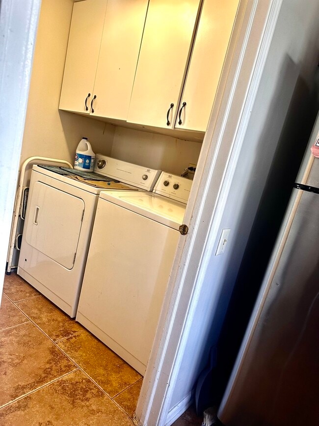 Building Photo - 225 Port Royal Cir
