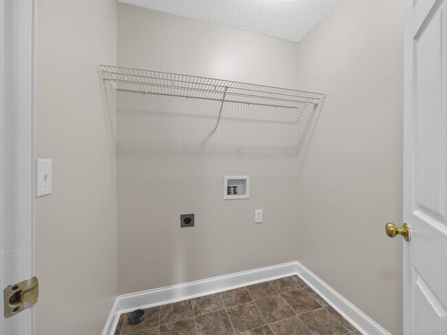 Building Photo - Newly Renovated 2BR, 2.5 BA in Greer SC