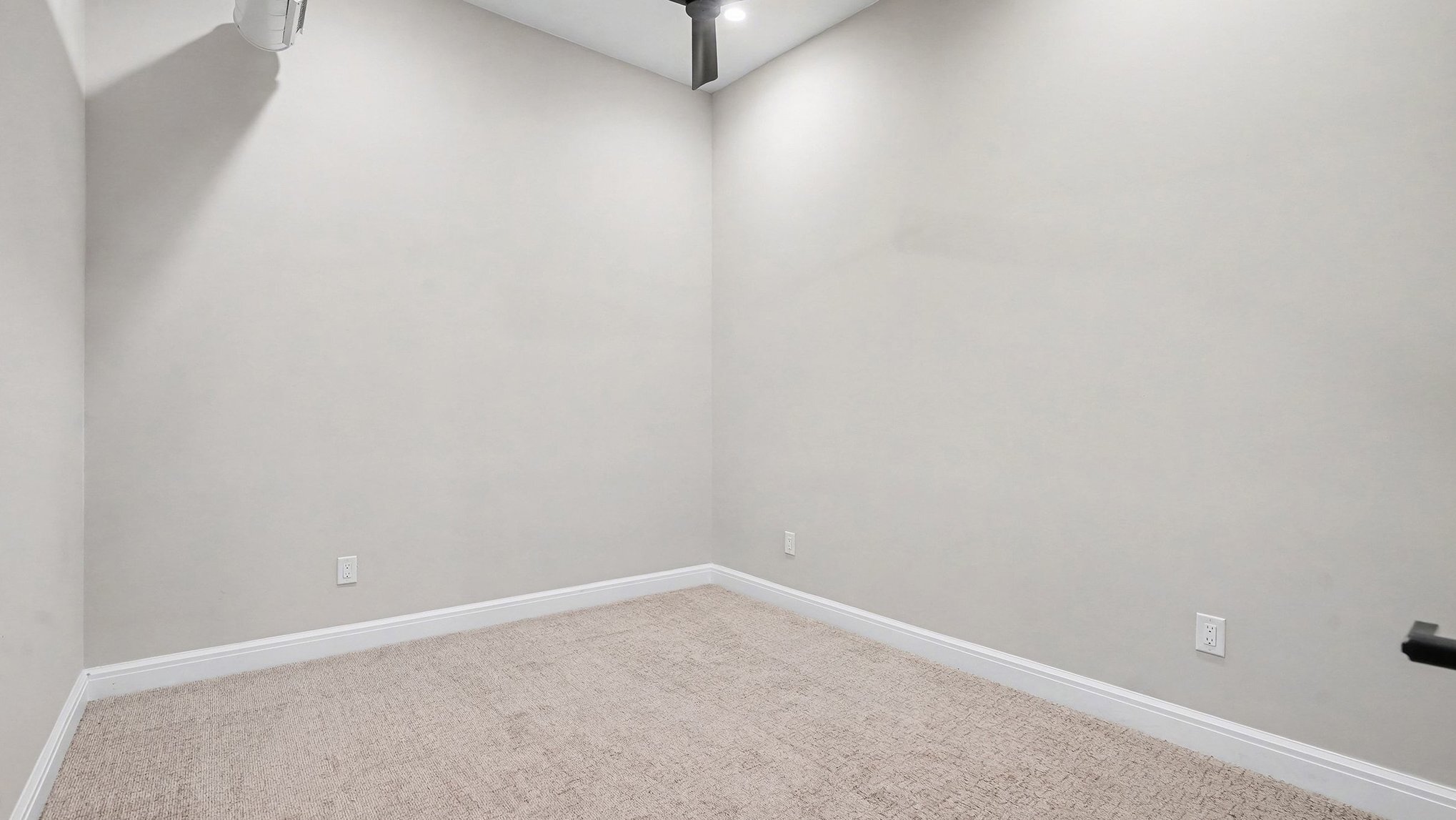 Building Photo - 115 S Main St