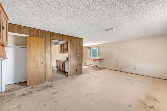 Building Photo - Home with Mountain Views!