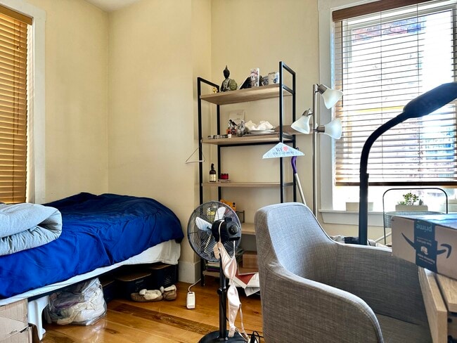 Building Photo - 108 Myrtle St