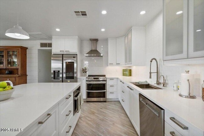 Building Photo - 42803 N Murphy Ave