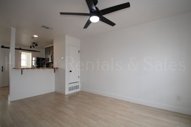 Building Photo - Experience Modern Living