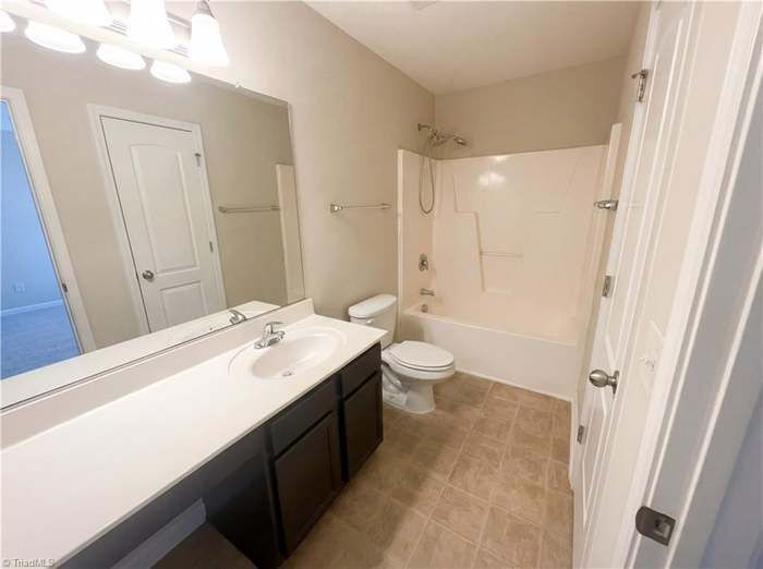 Building Photo - 2518 Macleod St