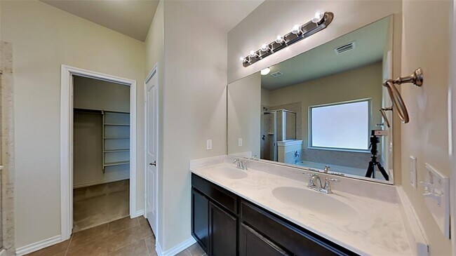 Building Photo - 11004 SW 38th Cir