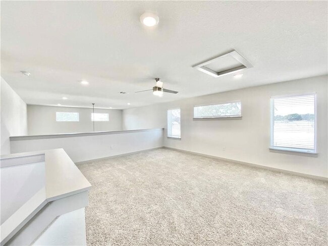 Building Photo - 100 Geminiflora Bend