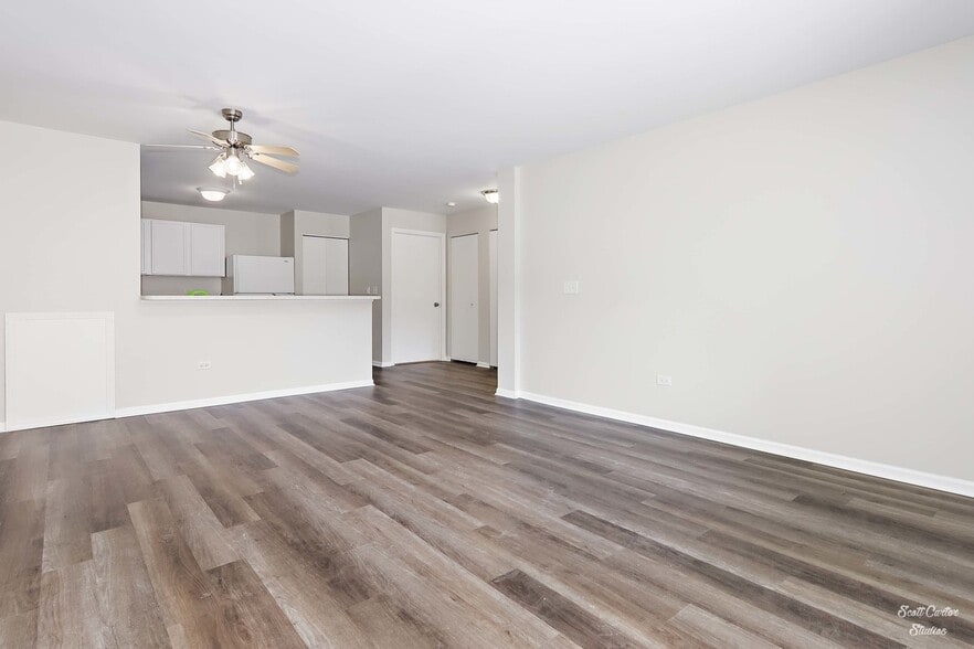 Building Photo - 1303 Silverstone Dr