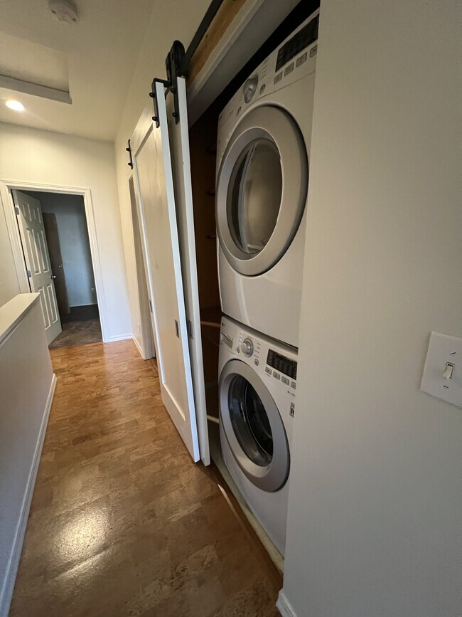 Building Photo - 1561 Cherrylane Ave S