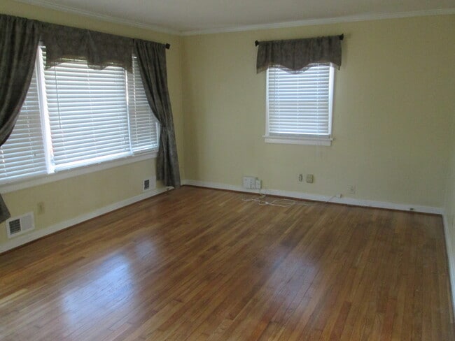 Building Photo - Three Bedroom Highland Springs Home. Large...