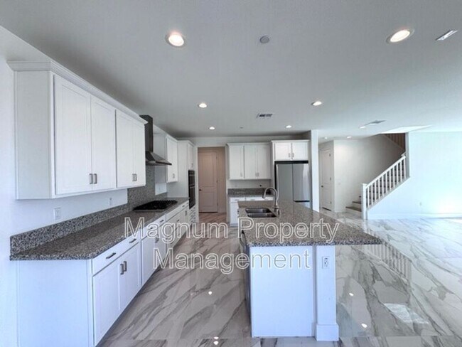 Building Photo - 25061 River Peak Dr