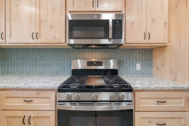 Building Photo - 3 bed/1 bath remodel within walking distance of Brookside