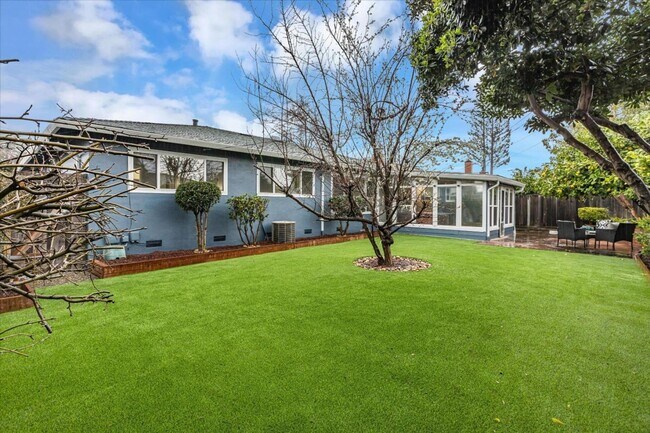 Building Photo - Charming 3-Bedroom Home in Prime Cambrian ...