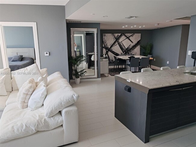 Building Photo - 200 Biscayne Blvd Way