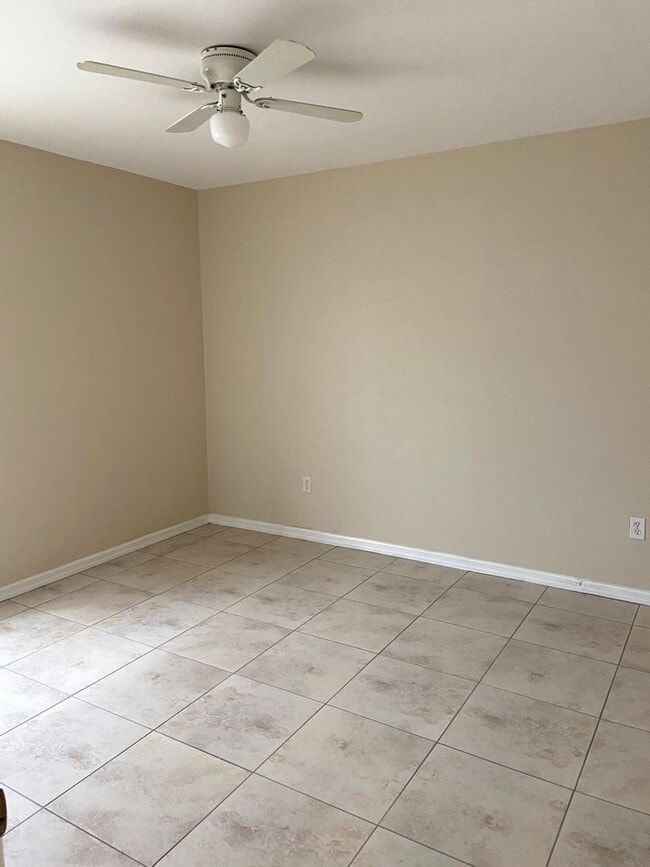 Building Photo - 3302 7th St W