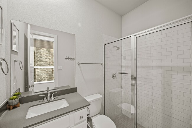 Building Photo - 16631 Lake Austin St