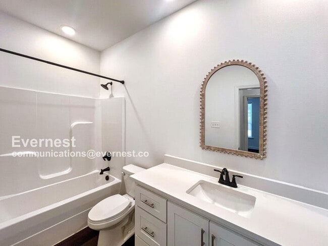 Building Photo - 919 Villa Vis Lp