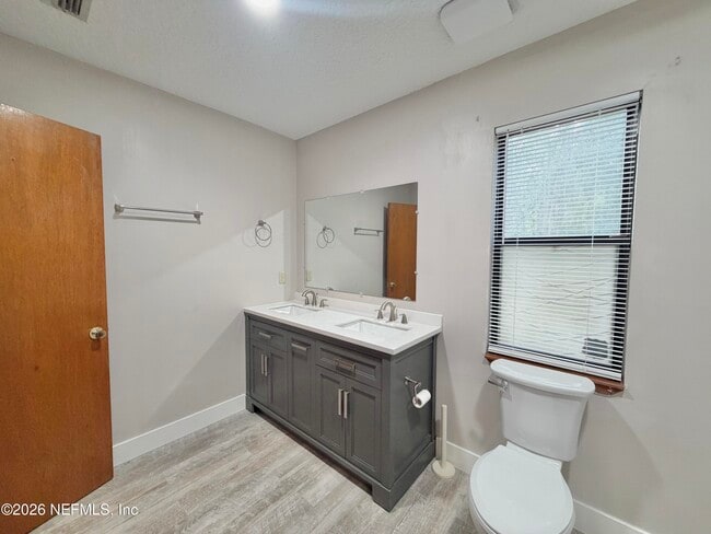 Building Photo - 3990 Clearwater Ln