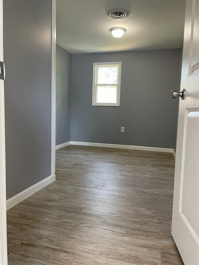 Building Photo - 704 Locust St