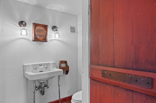 Building Photo - Beautiful 4 Bedroom 3.5 Bathroom Home On Quiet Tree-Lined Street In Millwood.