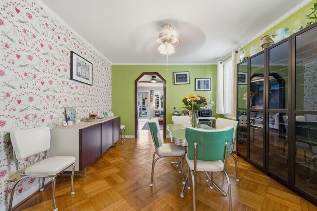 Building Photo - Fully Furnished Family Home in Glendale, NY