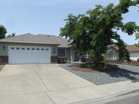 Building Photo - NIce Home