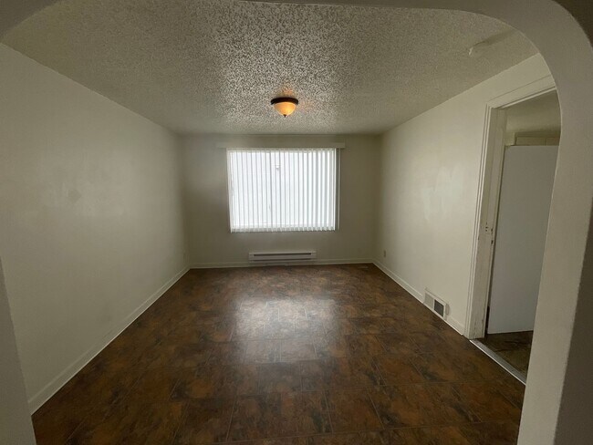 Building Photo - 2 Bed, 1 Bath Rambler - Downtown Ferndale