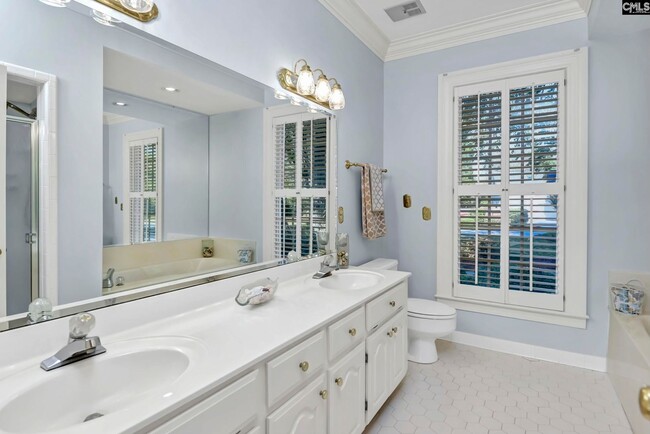 Building Photo - Stunning 5 Bedroom 3 Full Bath and 2 Half ...