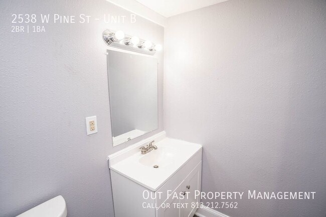 Building Photo - Freshly Renovated 2 Bedroom/1 Bath