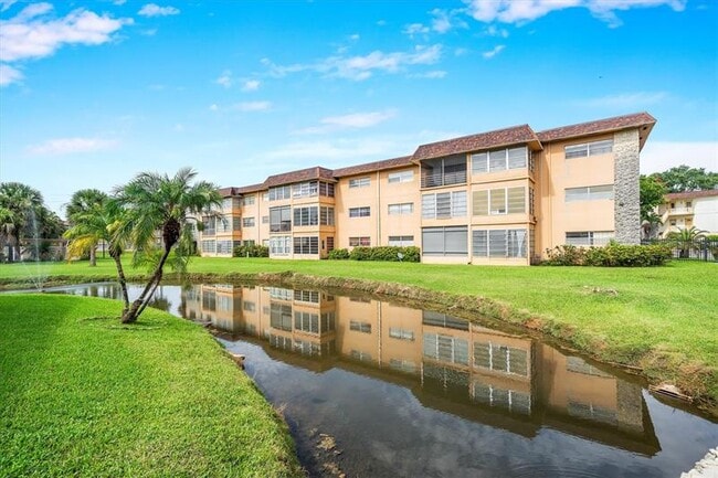 Building Photo - 5031 W Oakland Park Blvd