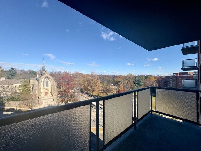 Building Photo - Spacious 2 Bedroom 2 Bath Condo near Johns Hopkins Homewood Campus!