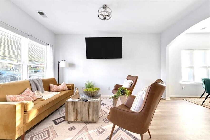 Building Photo - 56 Holly Rd NW