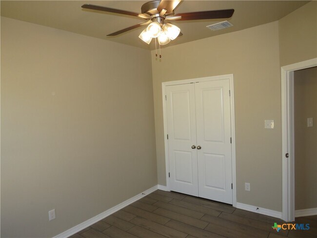 Building Photo - 717 Holstein Dr