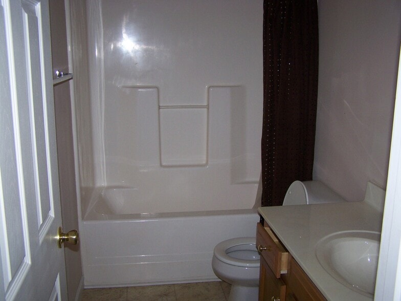 Building Photo - 123 Jessica Way