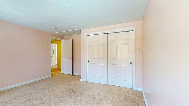 Building Photo - 12 Coldbrook Rd