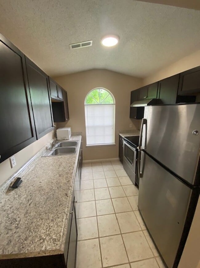 Building Photo - Super Cute 3 Bedroom Home Coming Soon!