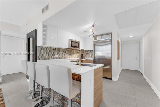 Building Photo - 1300 Brickell Bay Dr