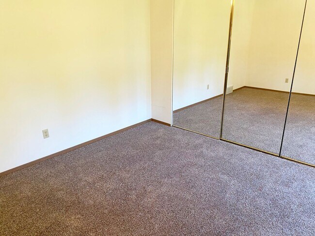 Building Photo - 4-Plex Located