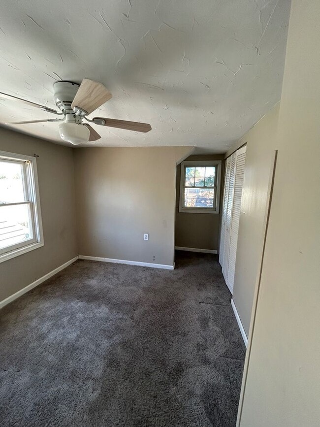 Building Photo - Charming 3-Bedroom Property in Prime Location