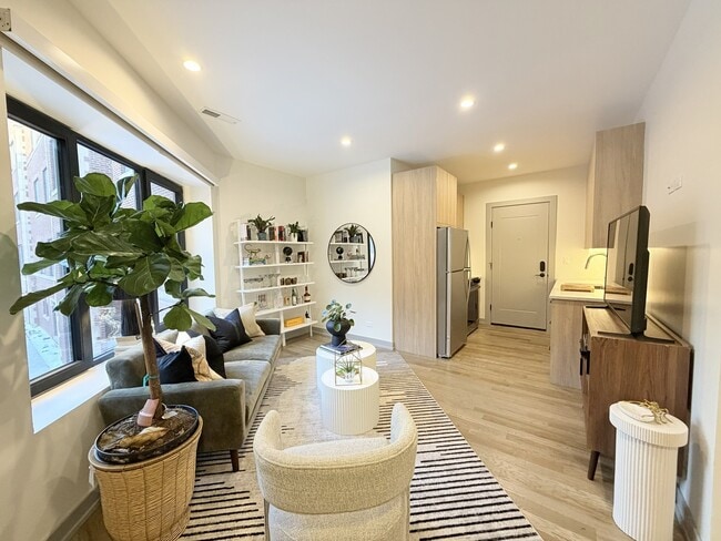 Building Photo - 1335 W Estes Ave