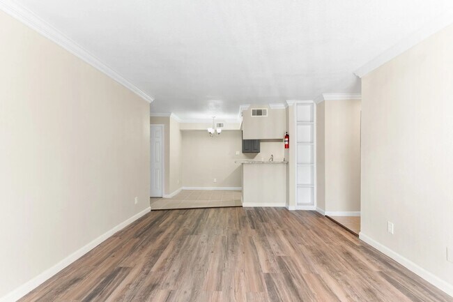 Building Photo - Limited-Time Offers | Schedule Your Tour T...